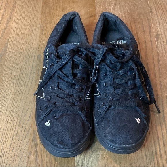 MACBETH Women’s size 9 Black Green Vegan Product Textile Lace Up Sneakers - Picture 2 of 11